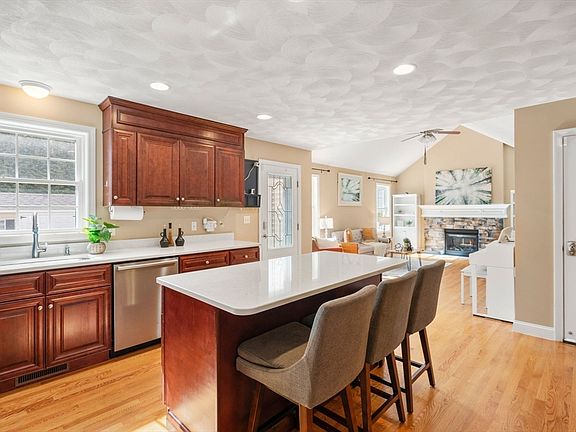4th image of 77 West St