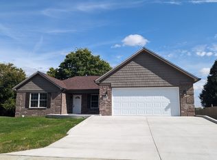 306 Fox Ridge Ct, Shelbyville, IN 46176