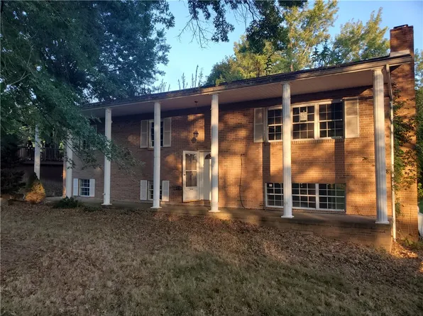 120 Colonial Dr, Waynesburg, PA 15370