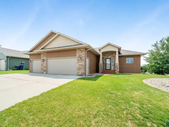 407 W 12th St, Dell Rapids, SD 57022