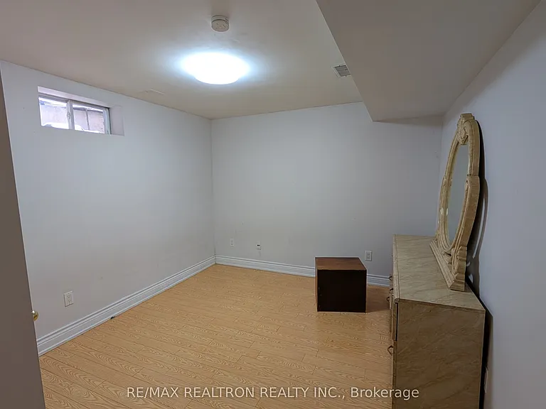 84 Apollo Rd #BASEMENT — Photo 3