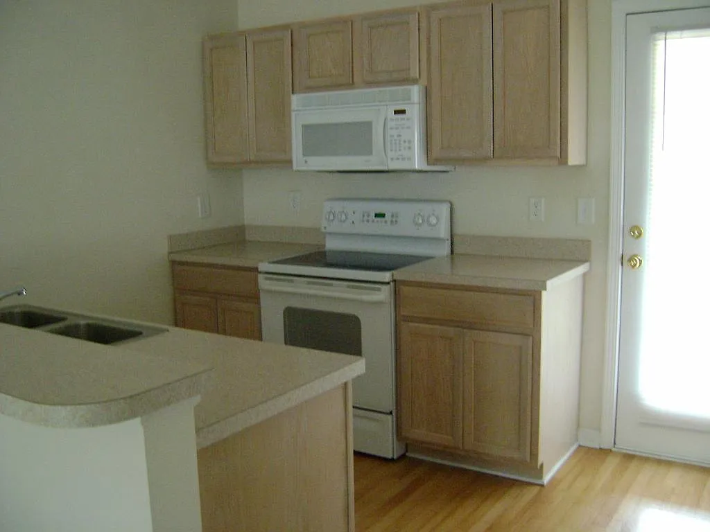 2 bed, 972 sqft, $1,450 — Photo 4