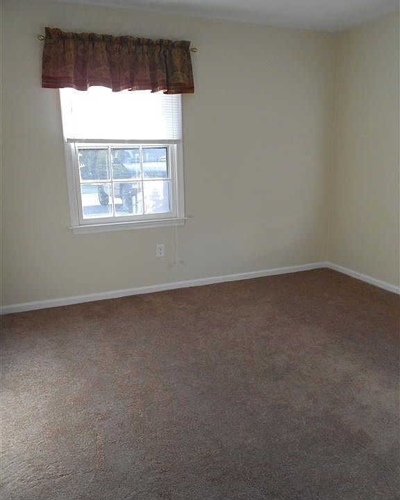 1st image of 140 Willow Oak Ter APT 4