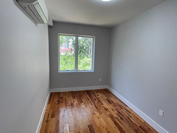 3rd image of 2513 Wallace Ave #3B