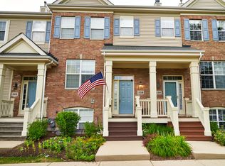 338 Broadmoor Ln, Bartlett, IL 60103