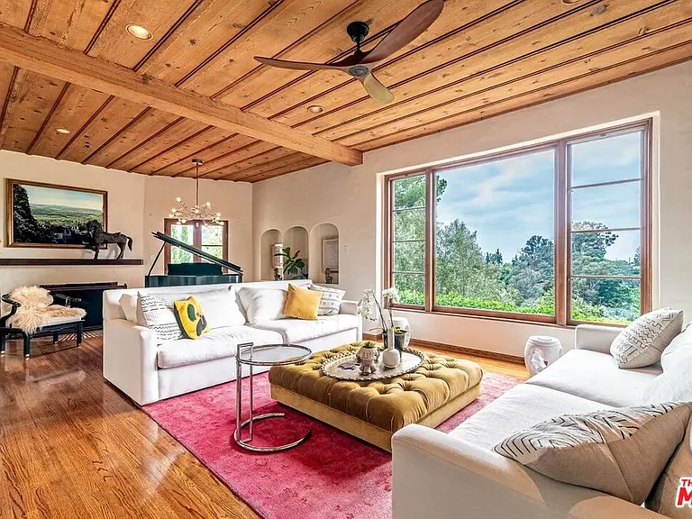 3351 N Knoll Dr — Photo 1