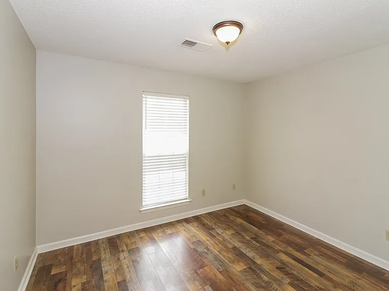 1676 Sandpiper Cv N — Photo 11
