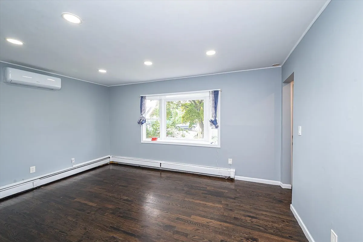 5 bed, 1550 sqft, $6,200 — Photo 3