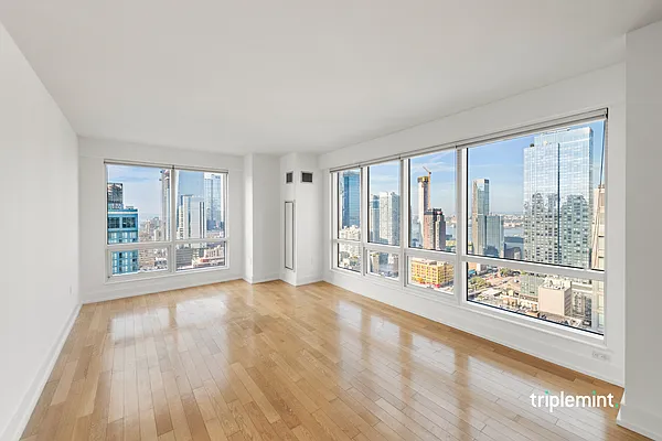 Sold by Triplemint | media 3