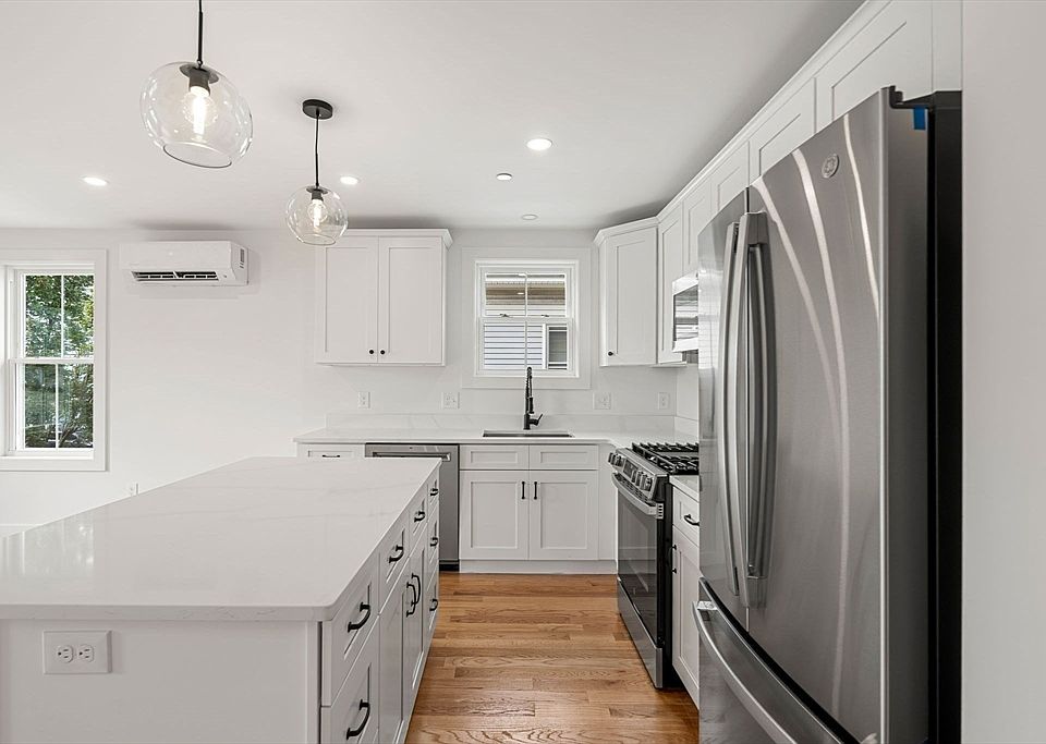 1st image of 3 Wisteria St #3
