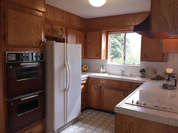 3rd image of 2350 Kinsley St