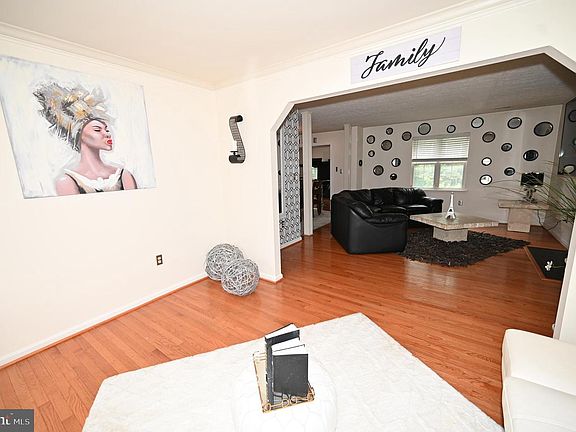 5th image of 5800 Bost Ln