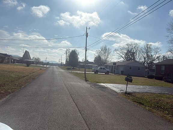 5th image of 210 Chapel Dr