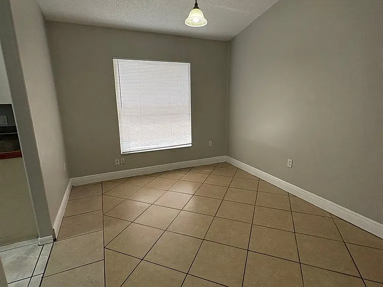 305 Colonade Ct — Photo 7