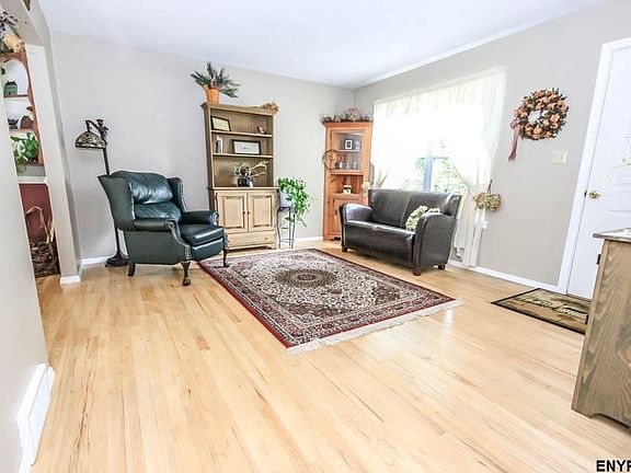 4th image of 5 Country Fair Ln