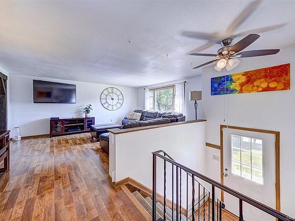 4th image of 6 Patricia Ln