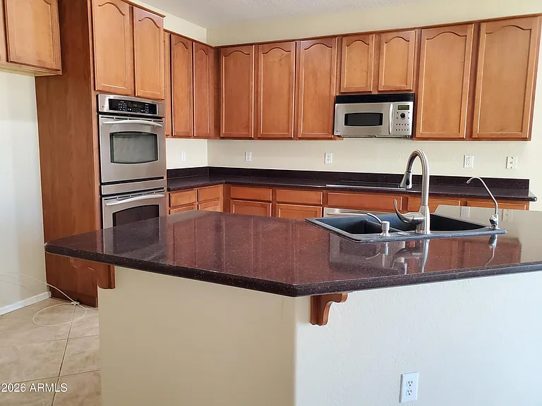2094 E Oakland St — Photo 11