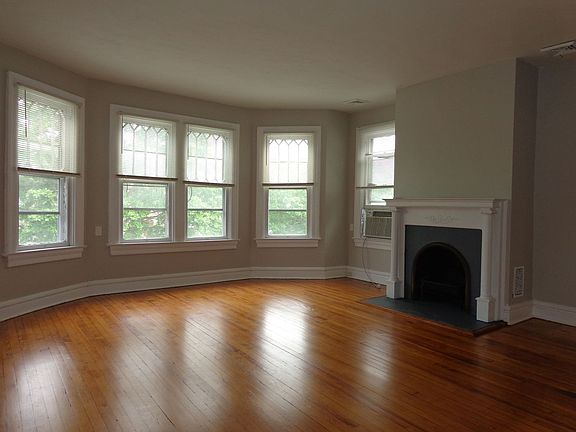 2nd image of 611 Stockley Gdns Building Stockleygardens611-2