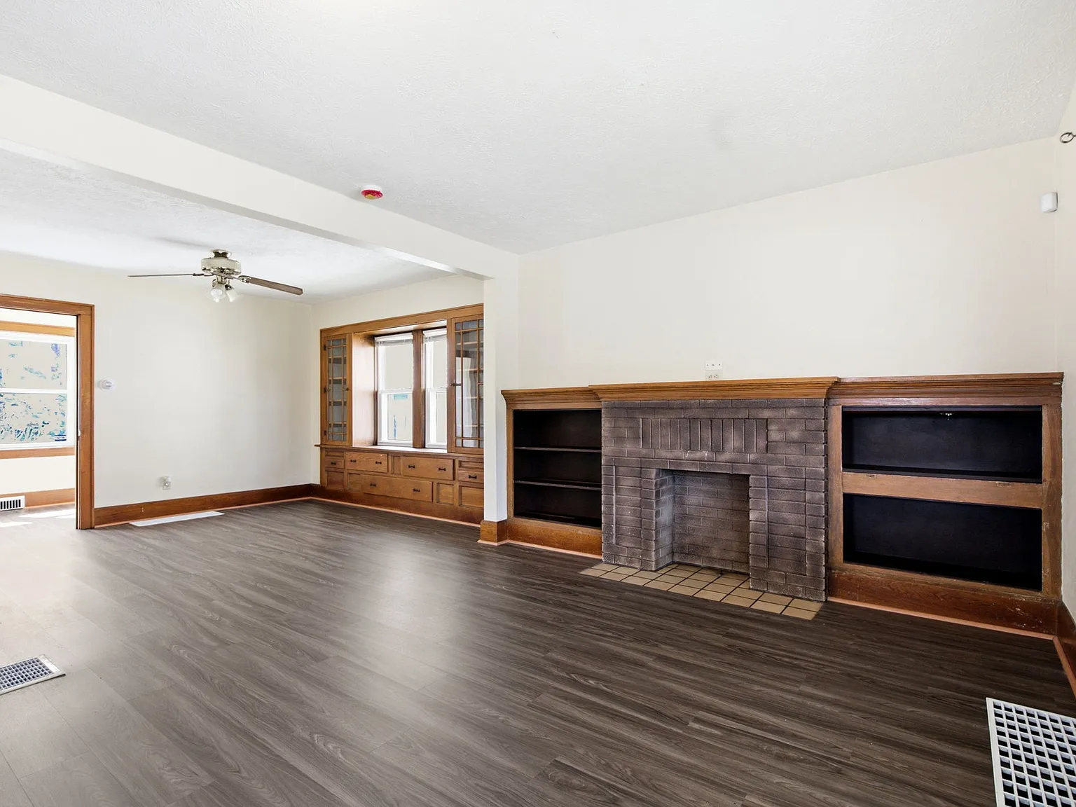 3 bed, 1.5 bath, 1266 sqft, $1,400 — Photo 3