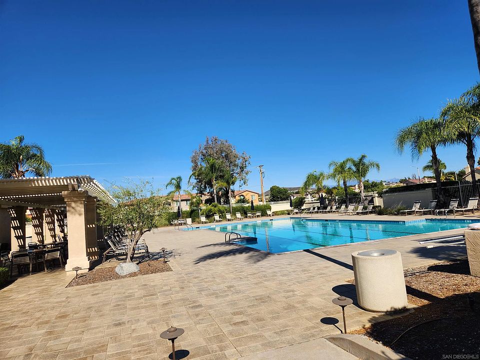 2nd image of 39565 Canary Cir