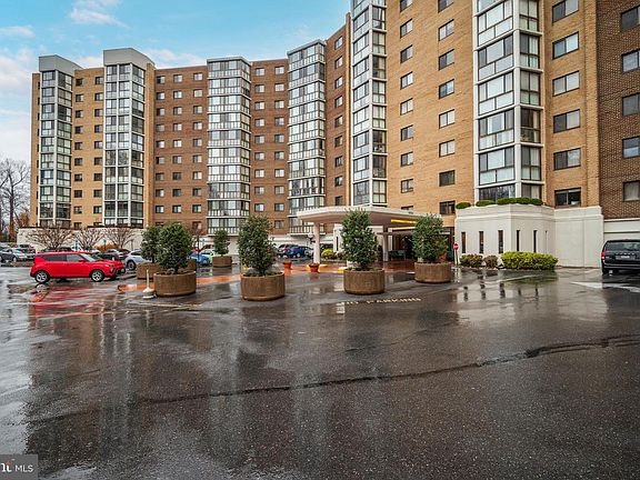 3rd image of 15100 Interlachen #Apt 4-521