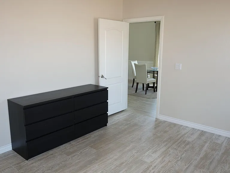 2305 W Horizon Ridge Pkwy #1323-1-1 — Photo 11
