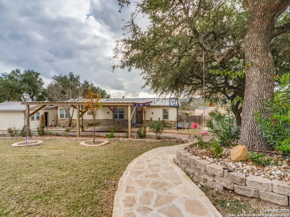 705 Walnut Way, Boerne, TX 78006
