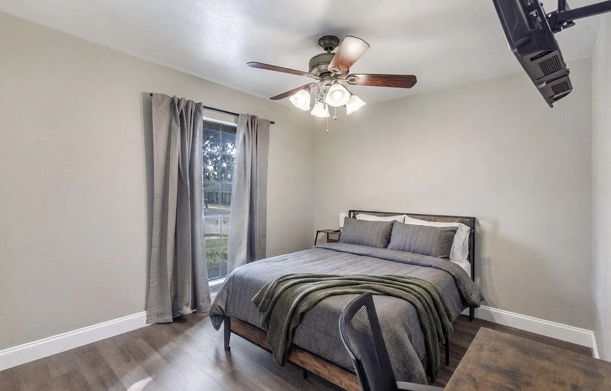 4 bed, 2.0 bath, 1846 sqft, $1,131 — Photo 1