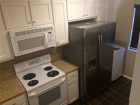 4th image of 1938 Holly Hill Dr APT 7