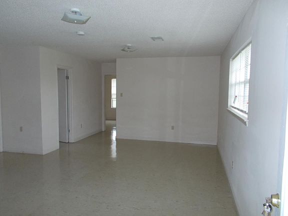 Living/dining area