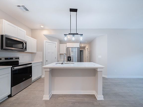 3rd image of 16914 W Lawson St