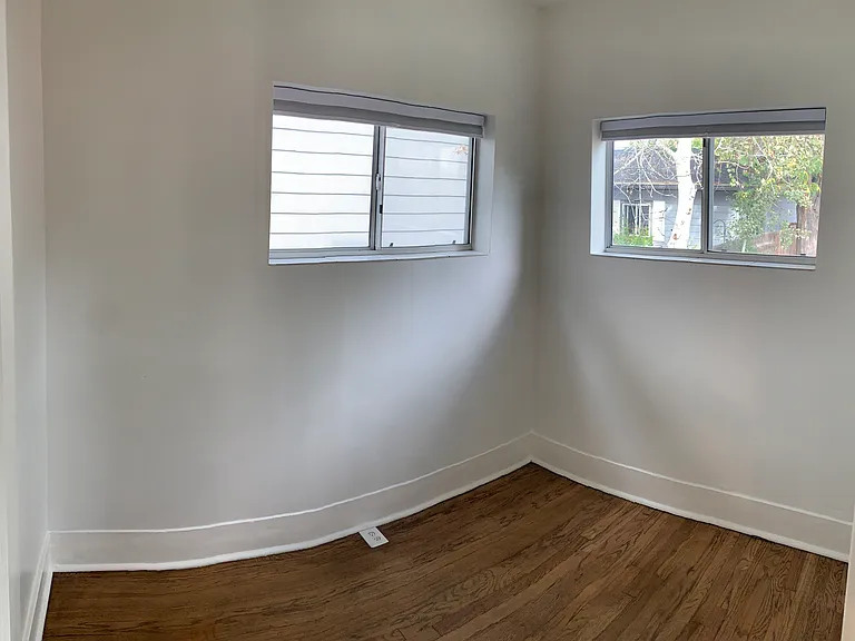 Small office/studio/breakfast nook by kitchen.