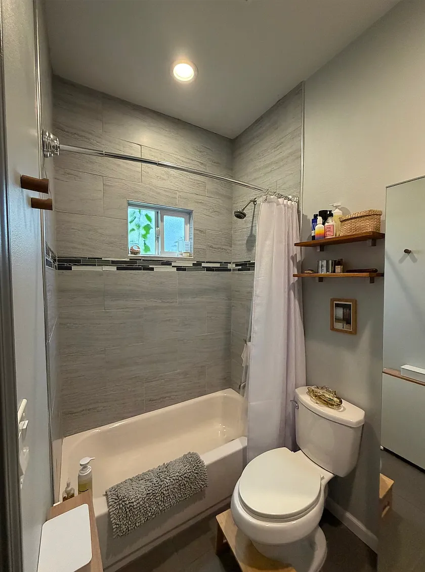 4540 Huntington Dr N — Photo 3