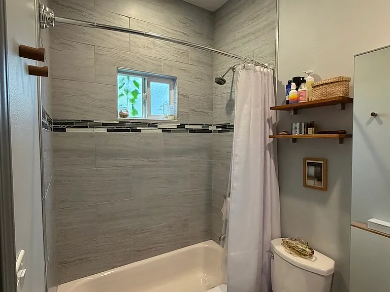 4540 Huntington Dr N — Photo 3