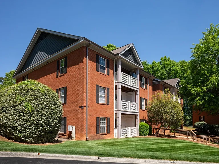 Sharon Oaks Apartments — Photo 15