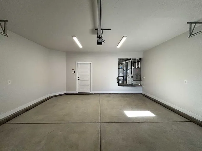 667 E Eureka Aly — Photo 18