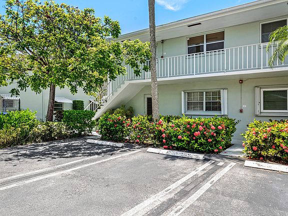 3rd image of 2360 SW 22nd Avenue #402