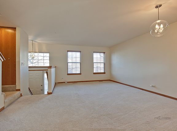 5th image of 814 Essex Cir