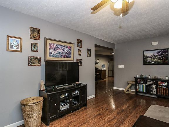 4th image of 2833 Meadow Park Dr