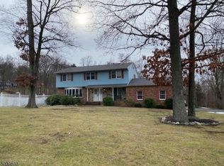 8 Crest Hill Dr, Sussex, NJ