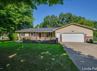 2059 Foxridge Dr NE, Grand Rapids, MI 49505