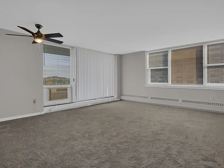 Towne House Apartments — Photo 18