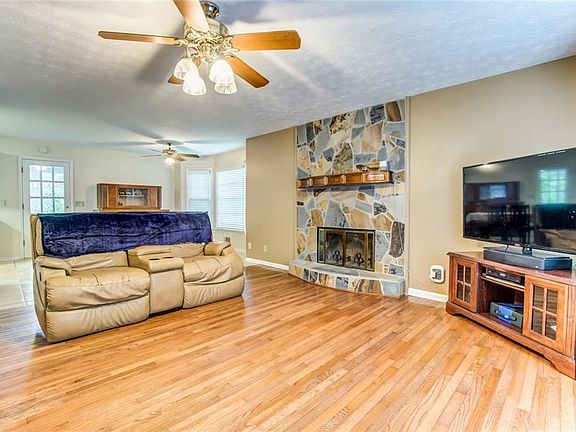 5th image of 4634 Creek Side Dr
