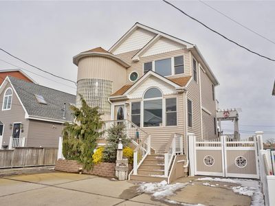 978 Pacific Street, Lindenhurst, NY, 11757
