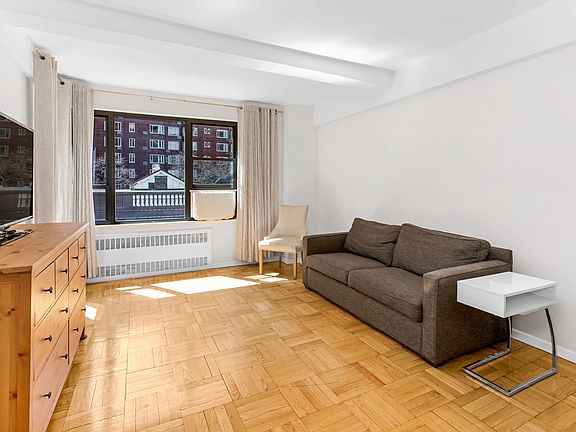 2nd image of 30 E 37th St APT 5K