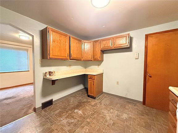 4th image of 18 Howard St