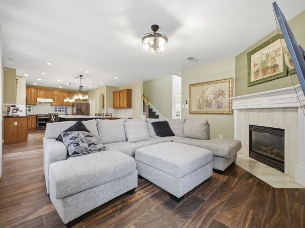 1605 Hawkins Ct, Carrollton, TX 75010