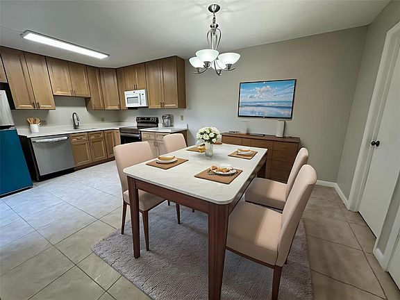 4th image of 2903 SW 22nd Cir #43B