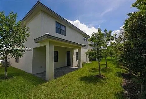 5 bed, 4.5 bath, 3633 sqft, $6,900 — Photo 1