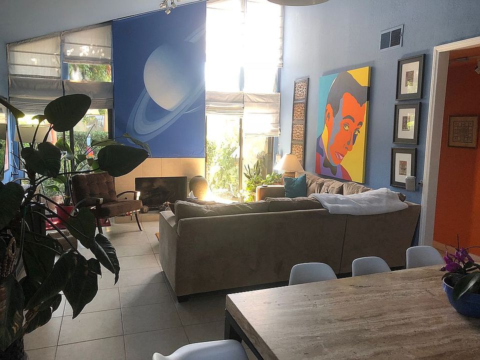 living room/dining area